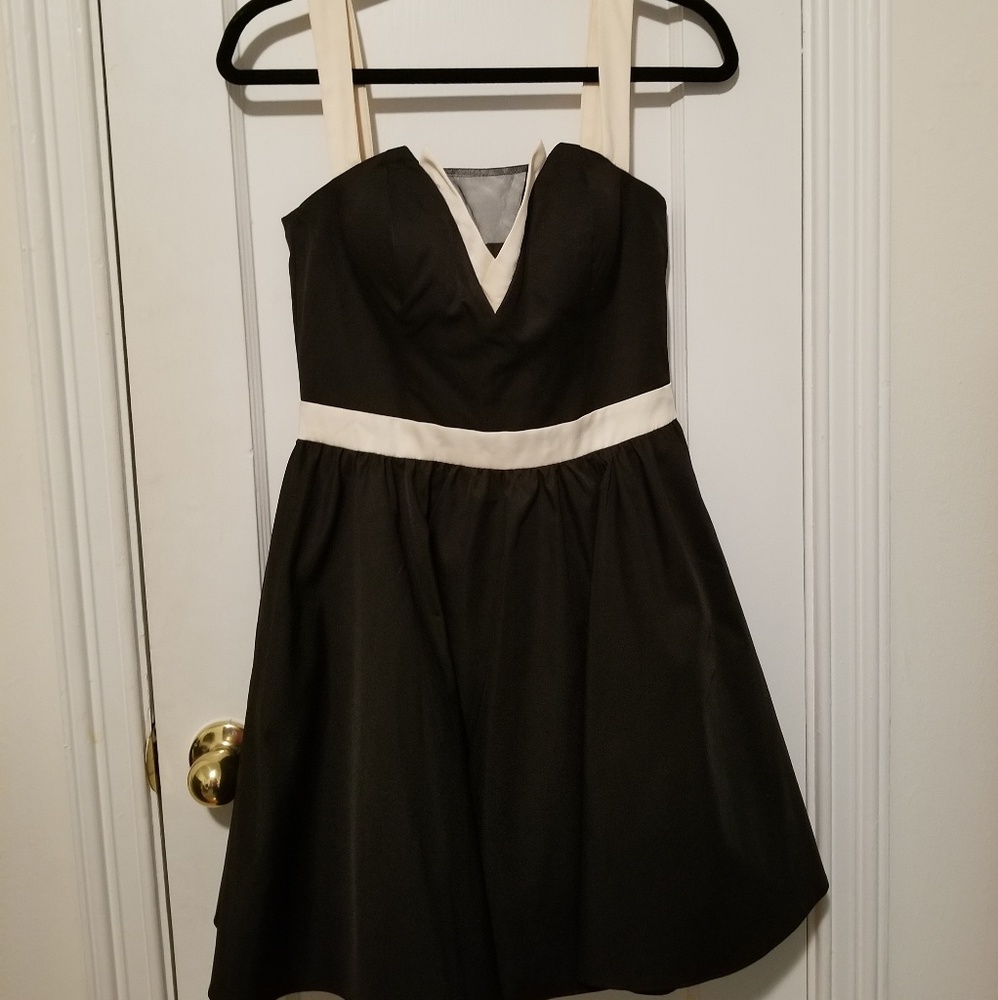 Chi Chi London Trim and Proper party dress - Picture 2 of 6
